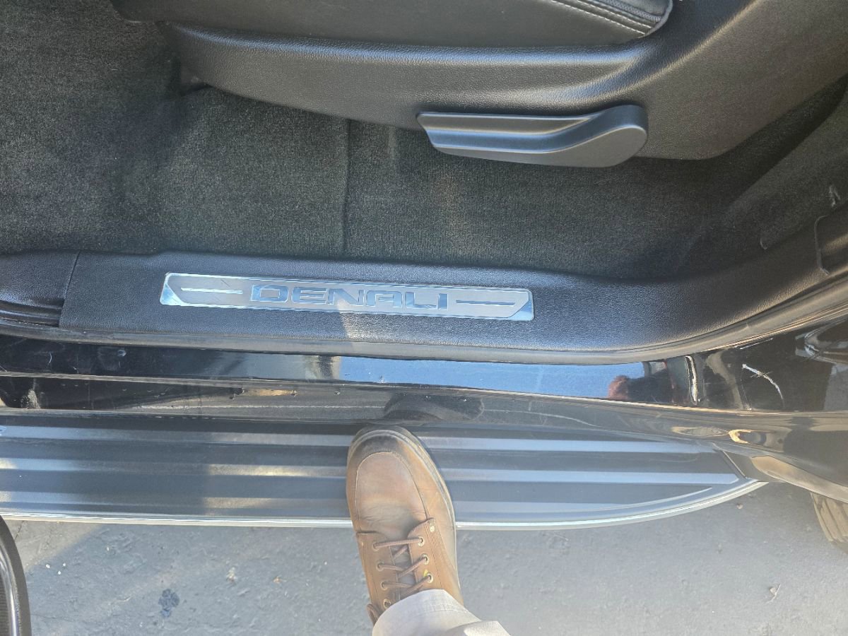 Used 2018 GMC Yukon XL Denali image 28
