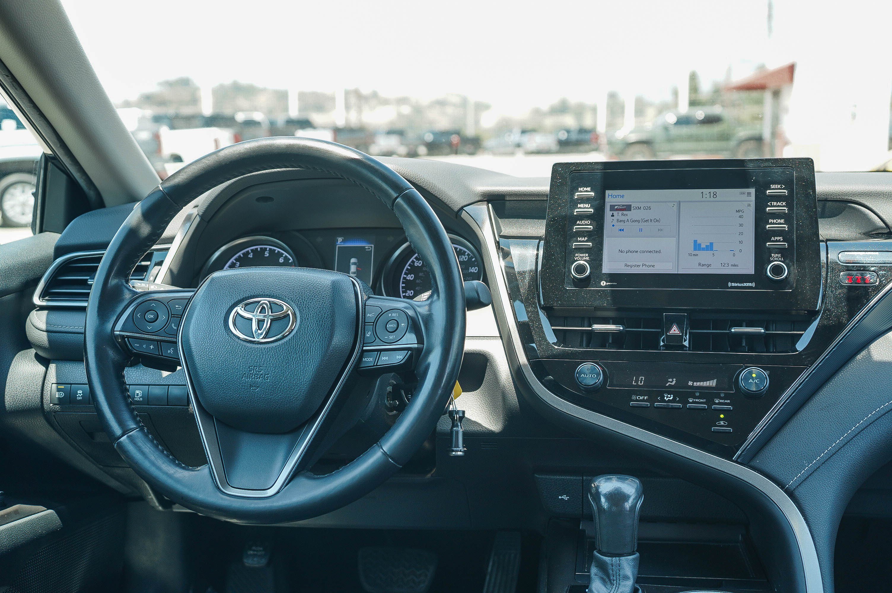 Used 2021 Toyota Camry SE w/ Carpet Mat Package (TMS) FWD image 14