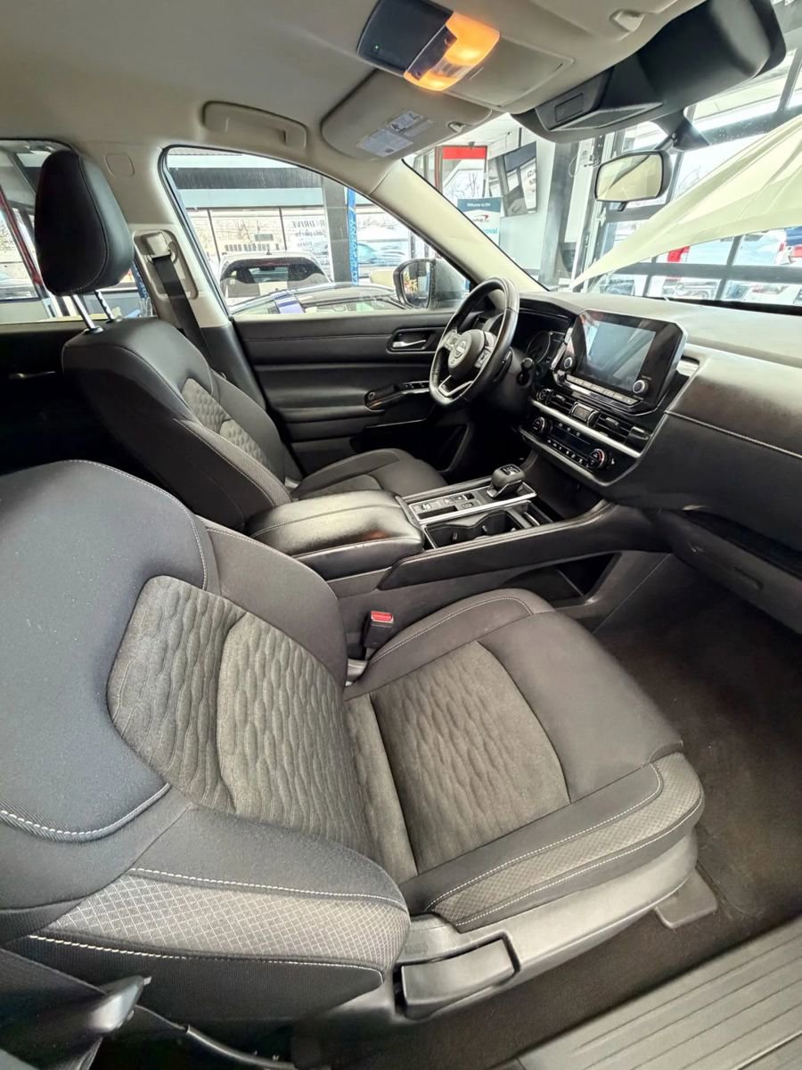 Used 2022 Nissan Pathfinder SV w/ SV Black Package image 15