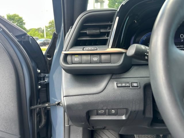 Used 2025 Toyota Crown AWD/4WD image 26