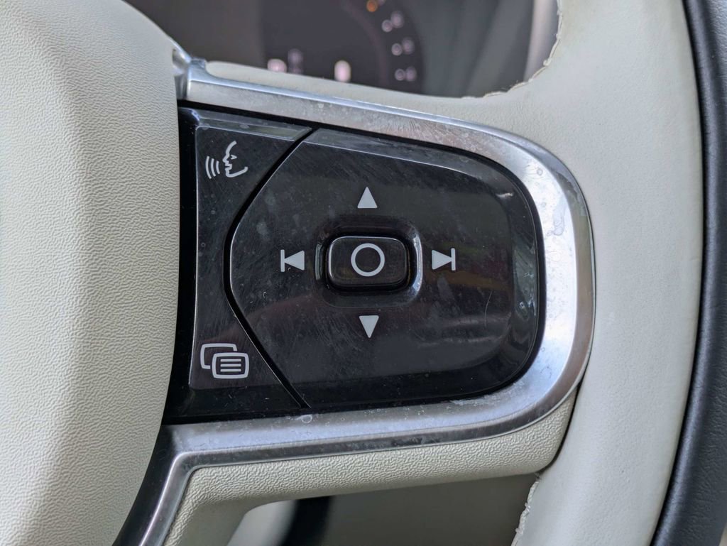 Used 2023 Volvo XC90 B6 Ultimate w/ Protection Package Premier AWD/4WD image 37