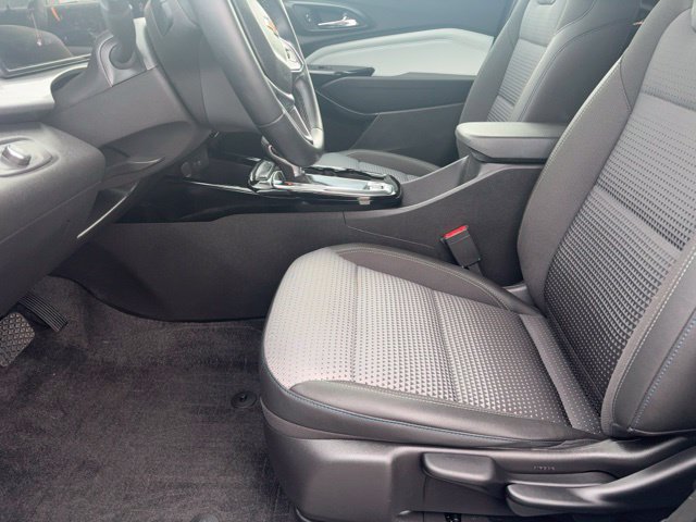 Used 2025 Chevrolet Trax LT w/ Driver Confidence Package FWD image 11