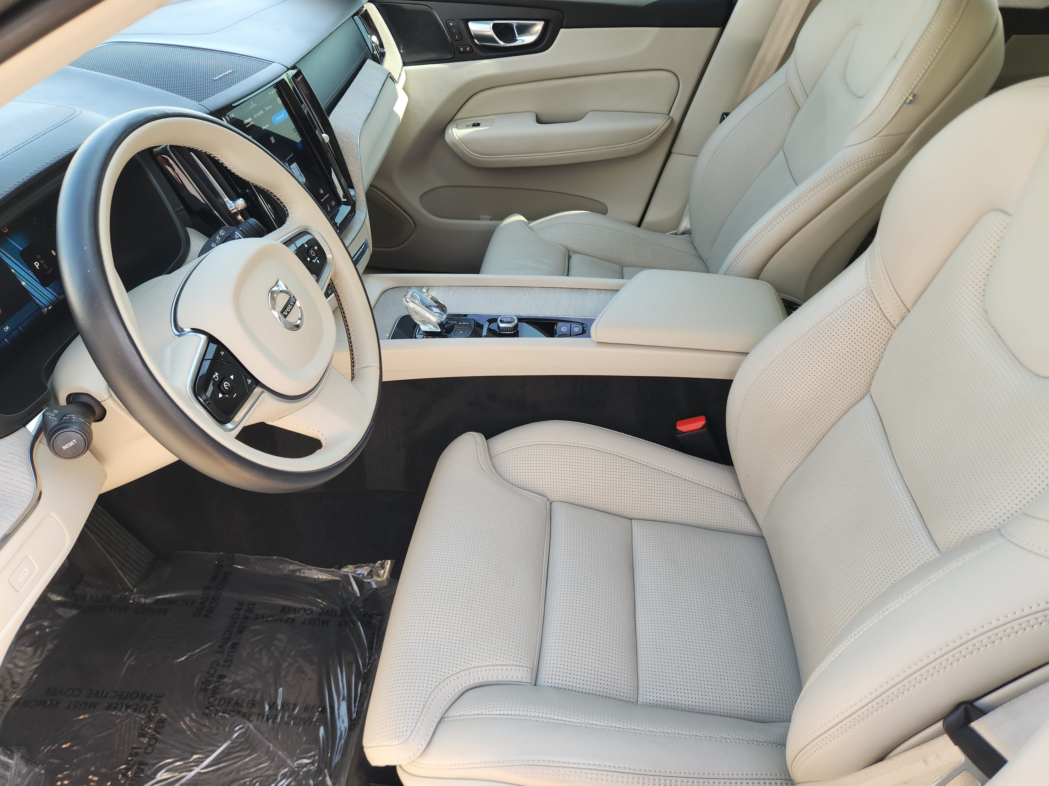 Used 2023 Volvo XC60 B5 Ultimate AWD/4WD image 11