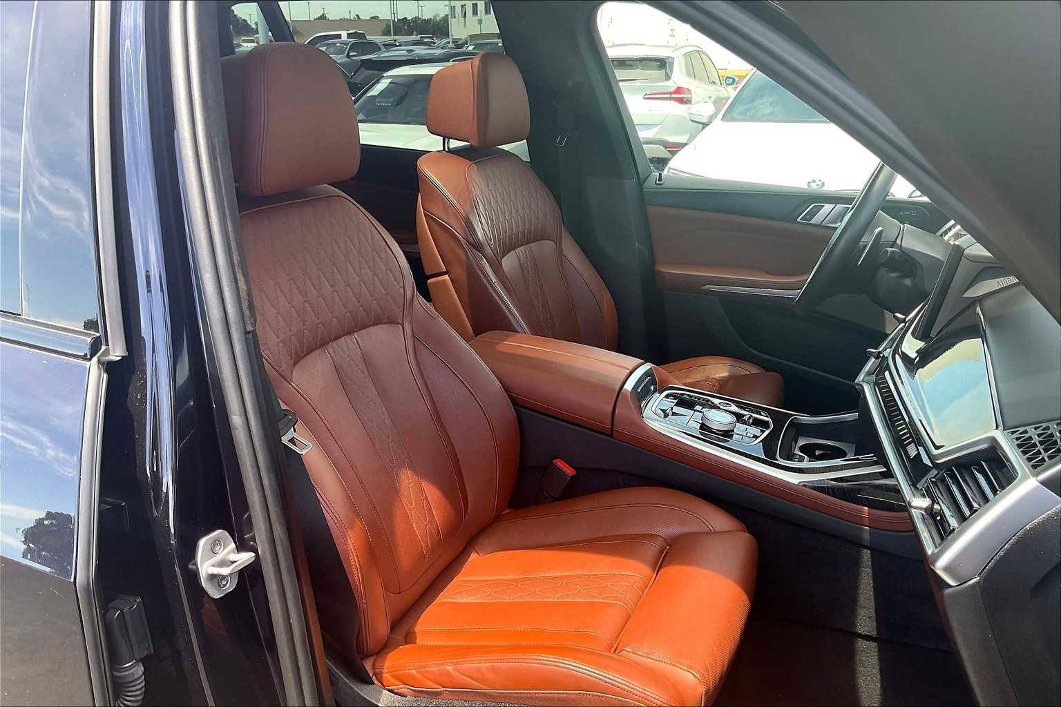 Used 2025 BMW X7 M60i image 10