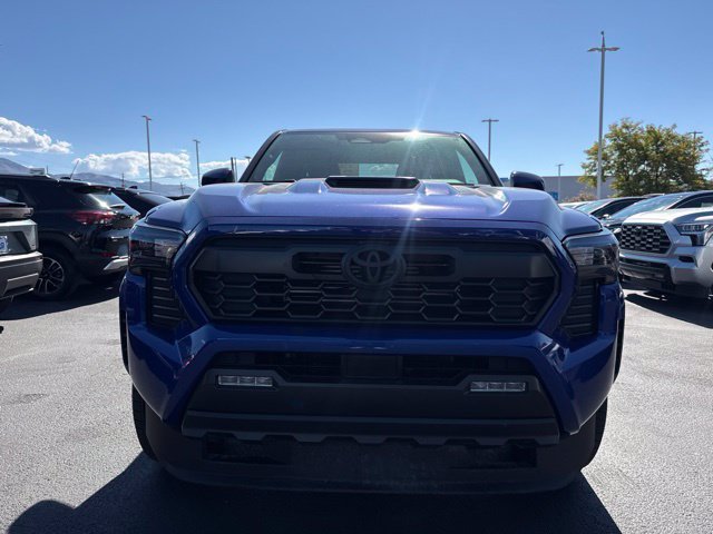 Used 2025 Toyota Tacoma TRD Sport AWD/4WD image 2