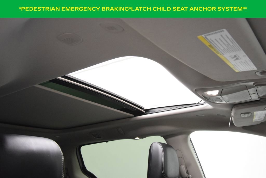 Used 2023 Chrysler Pacifica Limited FWD image 17