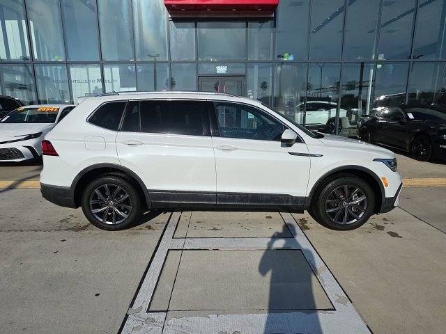 Used 2023 Volkswagen Tiguan SE image 3