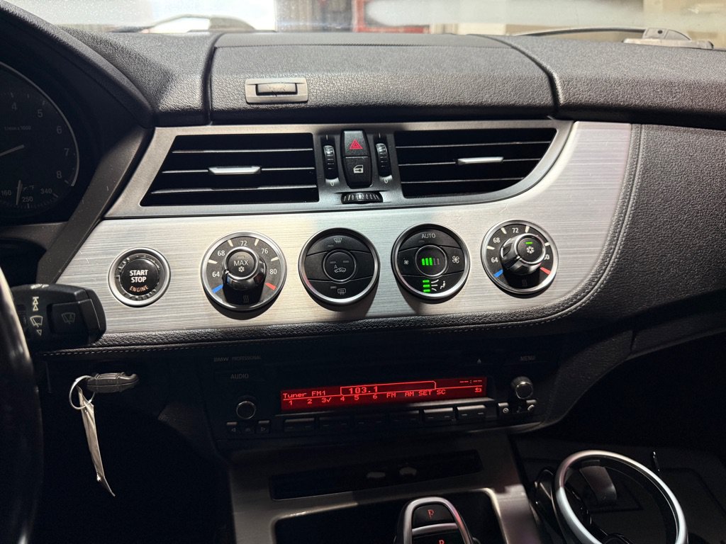 Used 2009 BMW Z4 sDrive35i RWD image 12