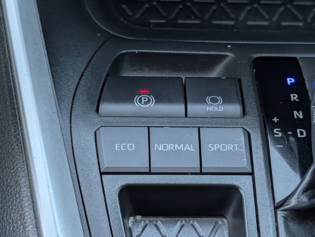 Used 2023 Toyota RAV4 XLE Premium image 16