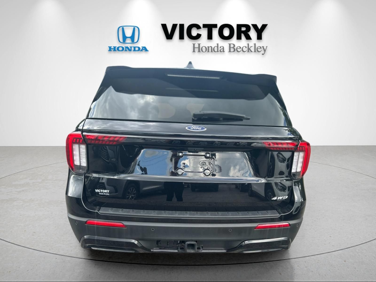 Used 2025 Ford Explorer ST-Line w/ ST-Line Street Pack AWD/4WD image 4