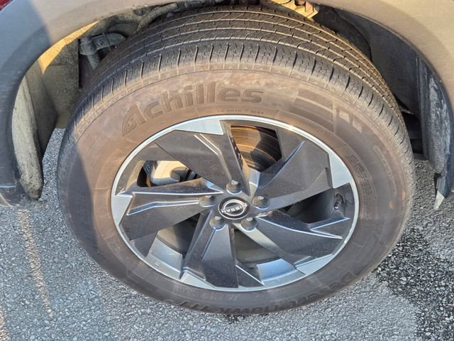 Used 2025 Nissan Rogue SV image 9