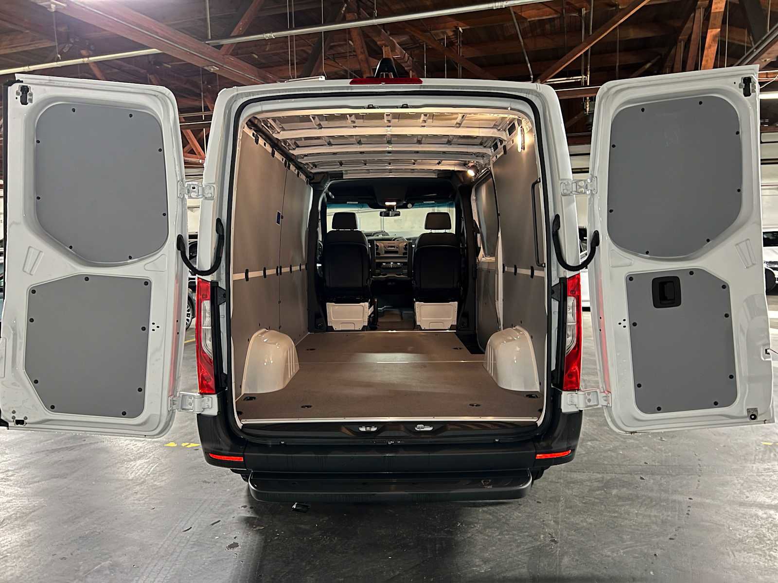 Used 2025 Mercedes-Benz Sprinter 2500 image 17