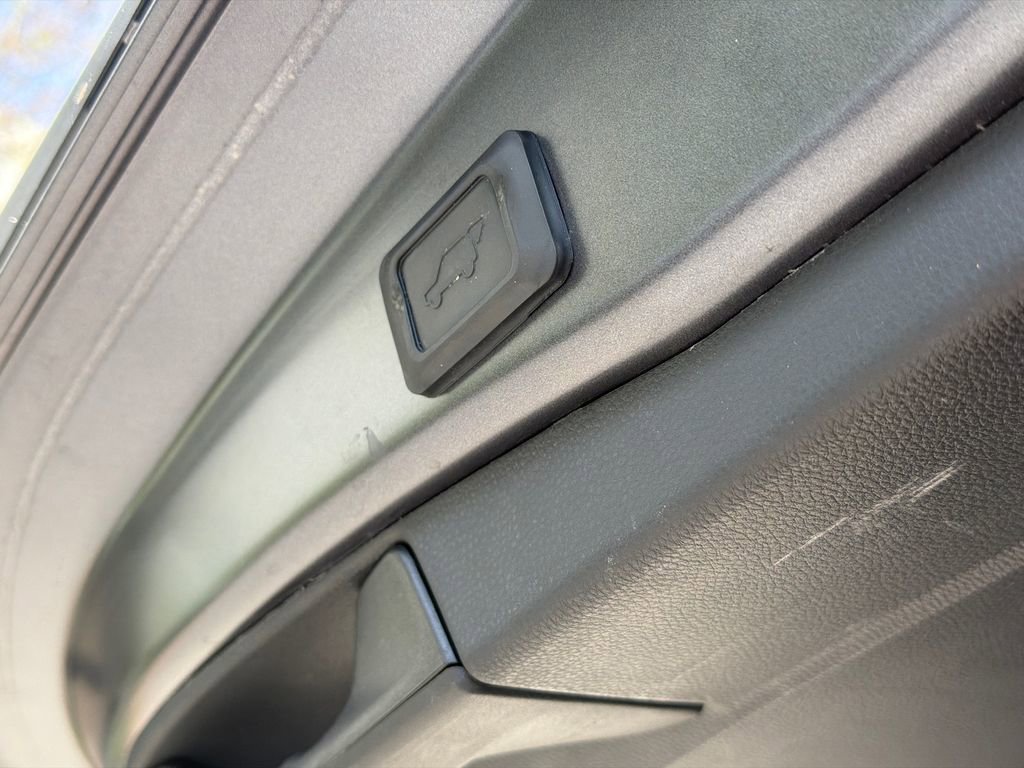 Used 2021 Toyota RAV4 XLE Premium image 9