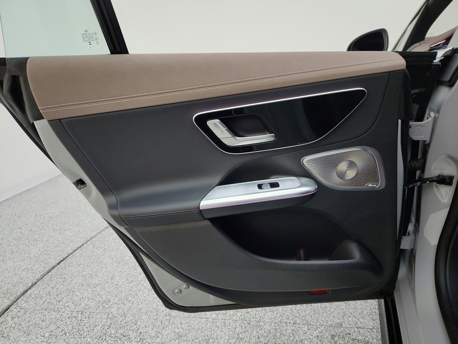 Used 2025 Mercedes-Benz EQE 500 4MATIC Sedan image 21