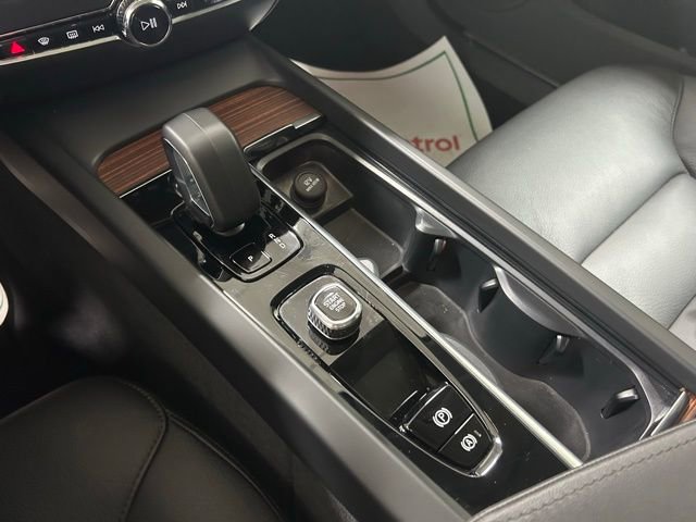 Certified 2025 Volvo V60 B5 Cross Country Plus image 17