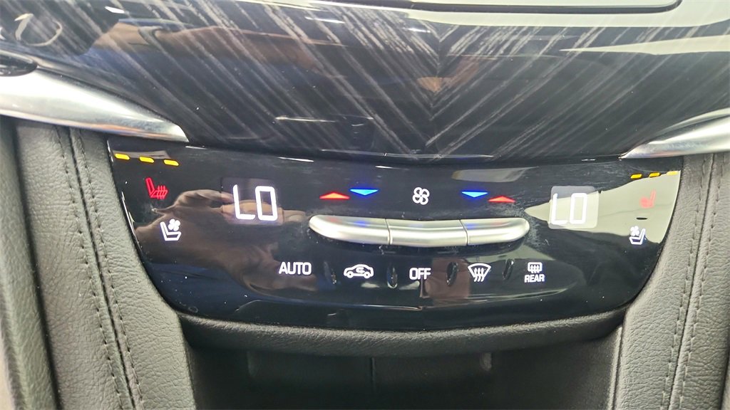 Used 2025 Cadillac XT6 Premium Luxury image 25