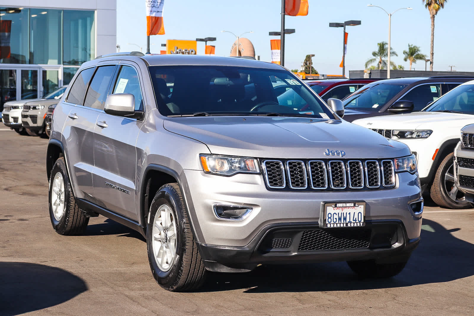 Used 2018 Jeep Grand Cherokee Laredo RWD image 3