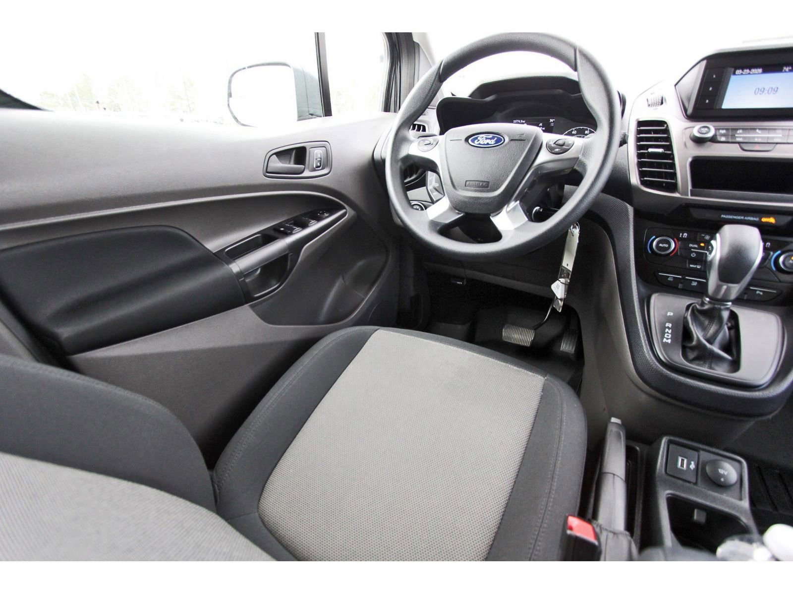Used 2022 Ford Transit Connect XL image 11