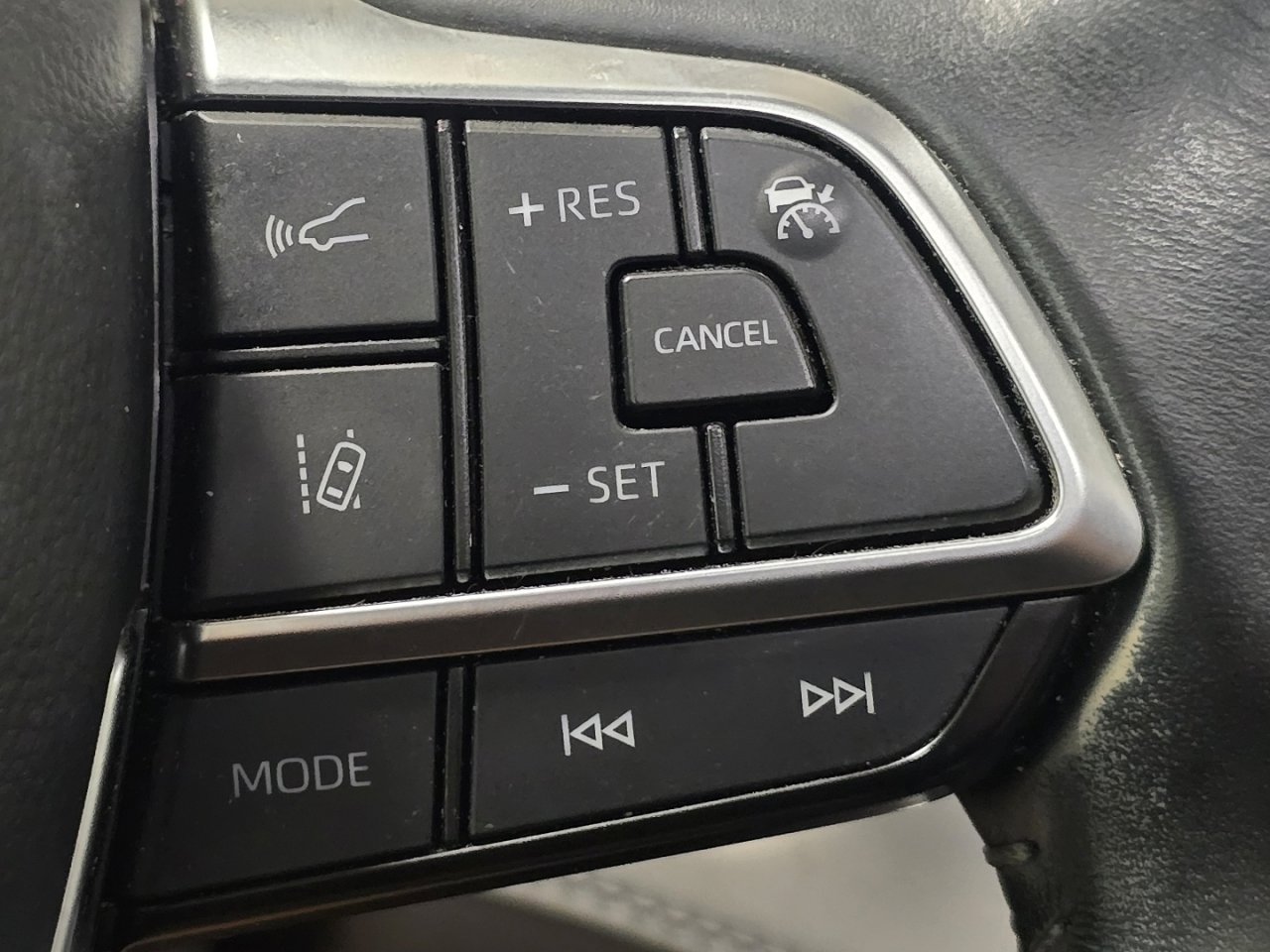 Used 2021 Toyota Highlander XLE image 31