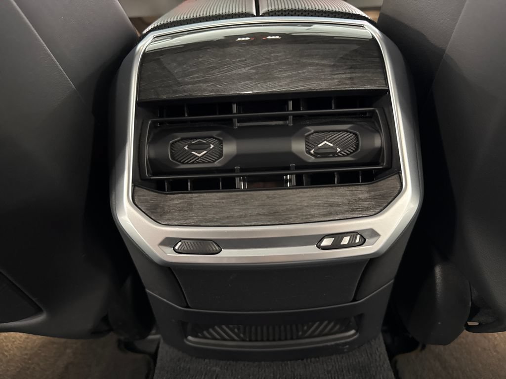 Used 2024 BMW 740i xDrive AWD/4WD image 41