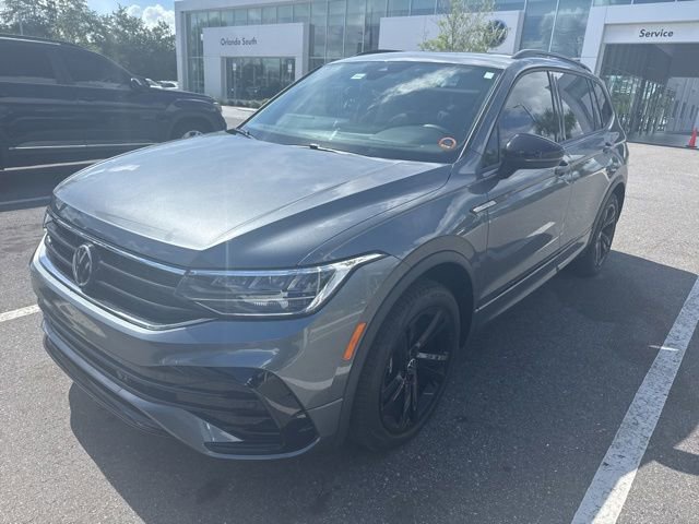 Used 2023 Volkswagen Tiguan SE R-Line FWD image 3