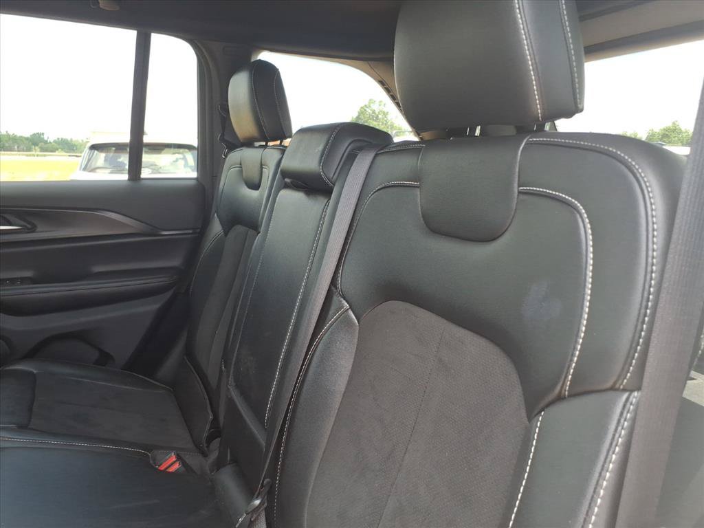Used 2024 Jeep Grand Cherokee Altitude RWD image 12