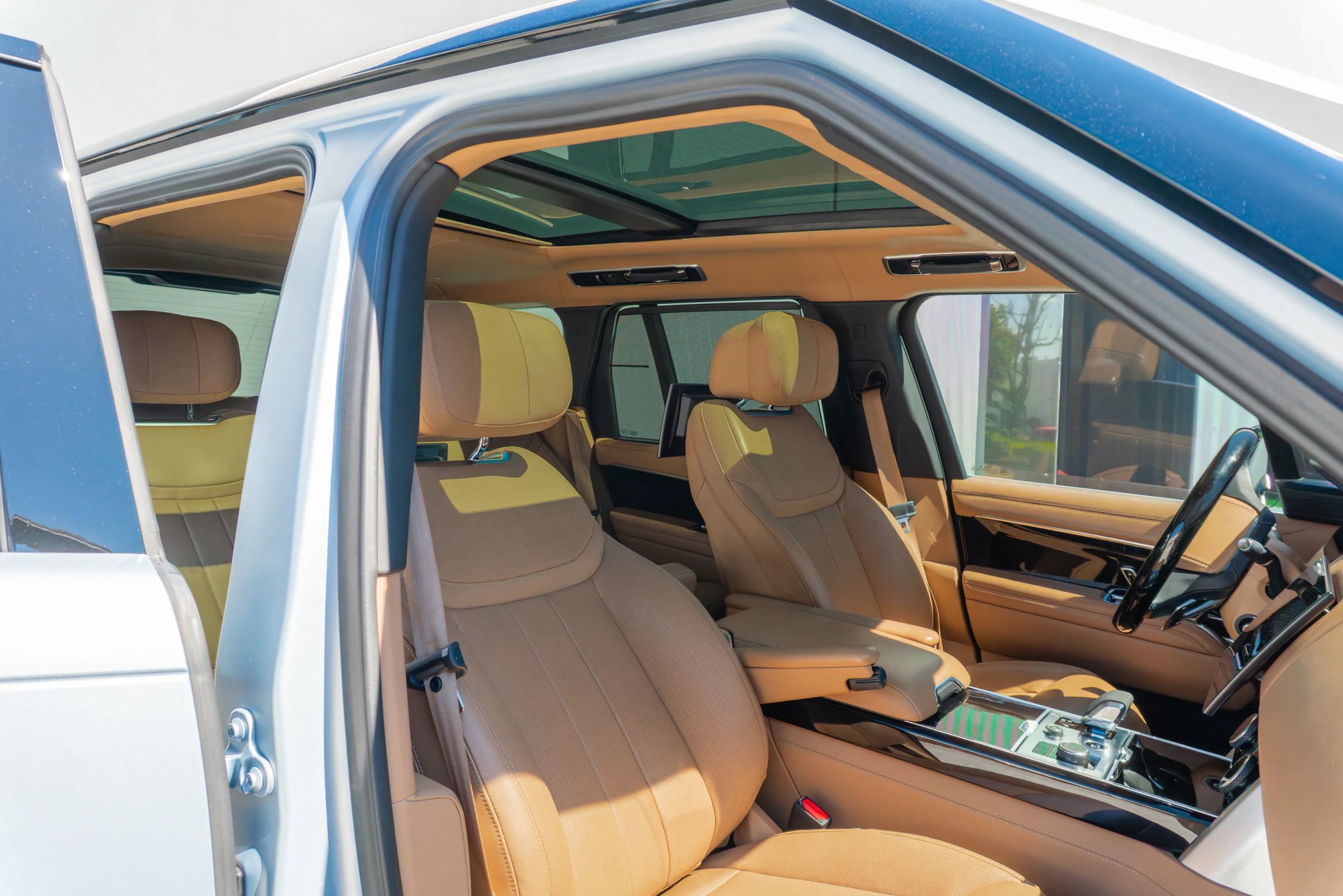 Used 2023 Land Rover Range Rover Autobiography image 14