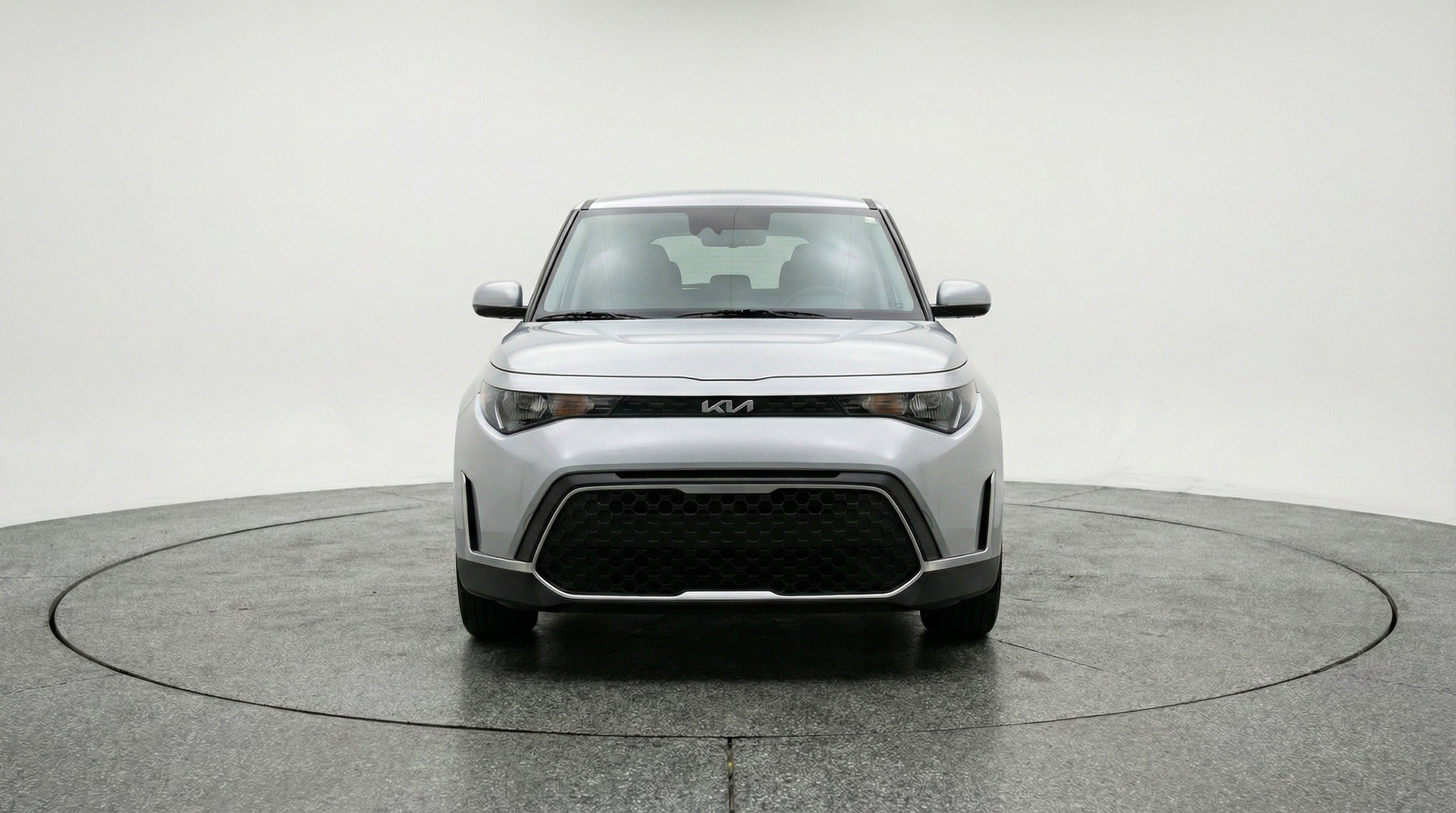 Used 2025 Kia Soul LX w/ LX Technology Package FWD image 2