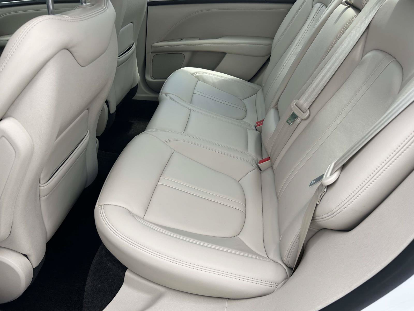 Used 2018 Lincoln MKZ Select w/ Select Plus Package FWD image 12
