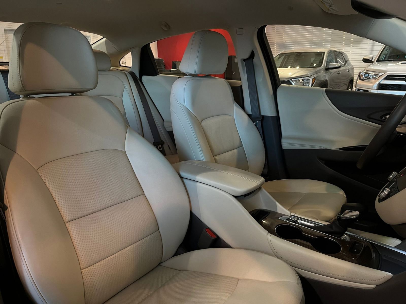 Used 2024 Chevrolet Malibu LT image 36