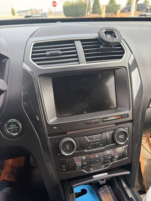 Used 2018 Ford Explorer XLT w/ Equipment Group 202A image 7