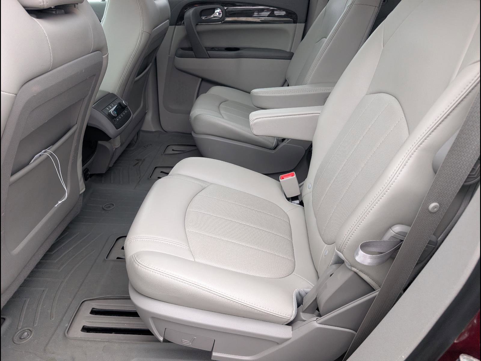 Used 2017 Buick Enclave Leather w/ Trailering Package FWD image 4