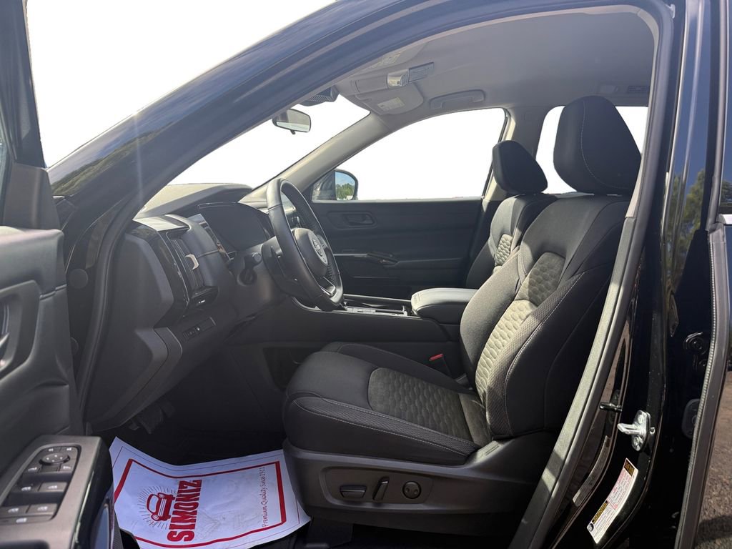 Used 2023 Nissan Pathfinder SV w/ Black Appearance Package image 9