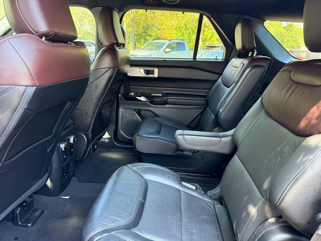 Used 2023 Ford Explorer Platinum w/ Technology Package AWD/4WD image 13