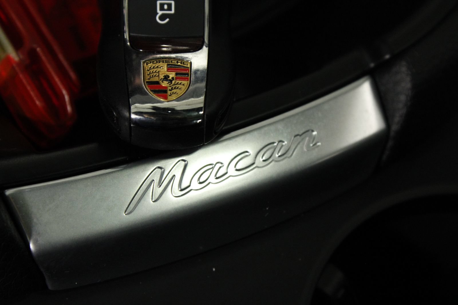Certified 2026 Porsche Macan AWD/4WD image 37