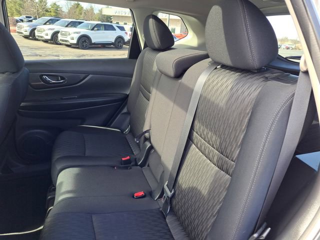 Used 2017 Nissan Rogue SV w/ Sun & Sound Touring Package image 21