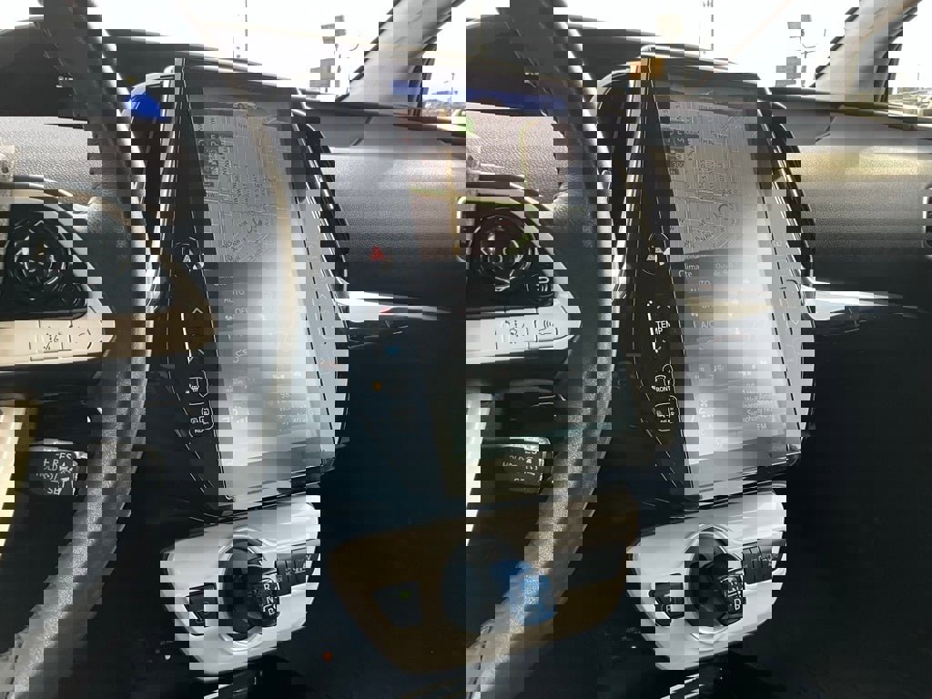 Used 2018 Toyota Prius Prime Plus image 16