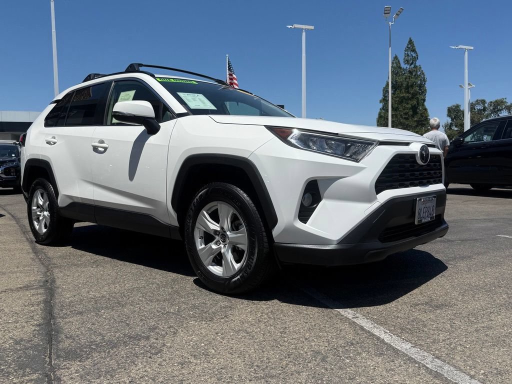 Used 2019 Toyota RAV4 XLE FWD image 3