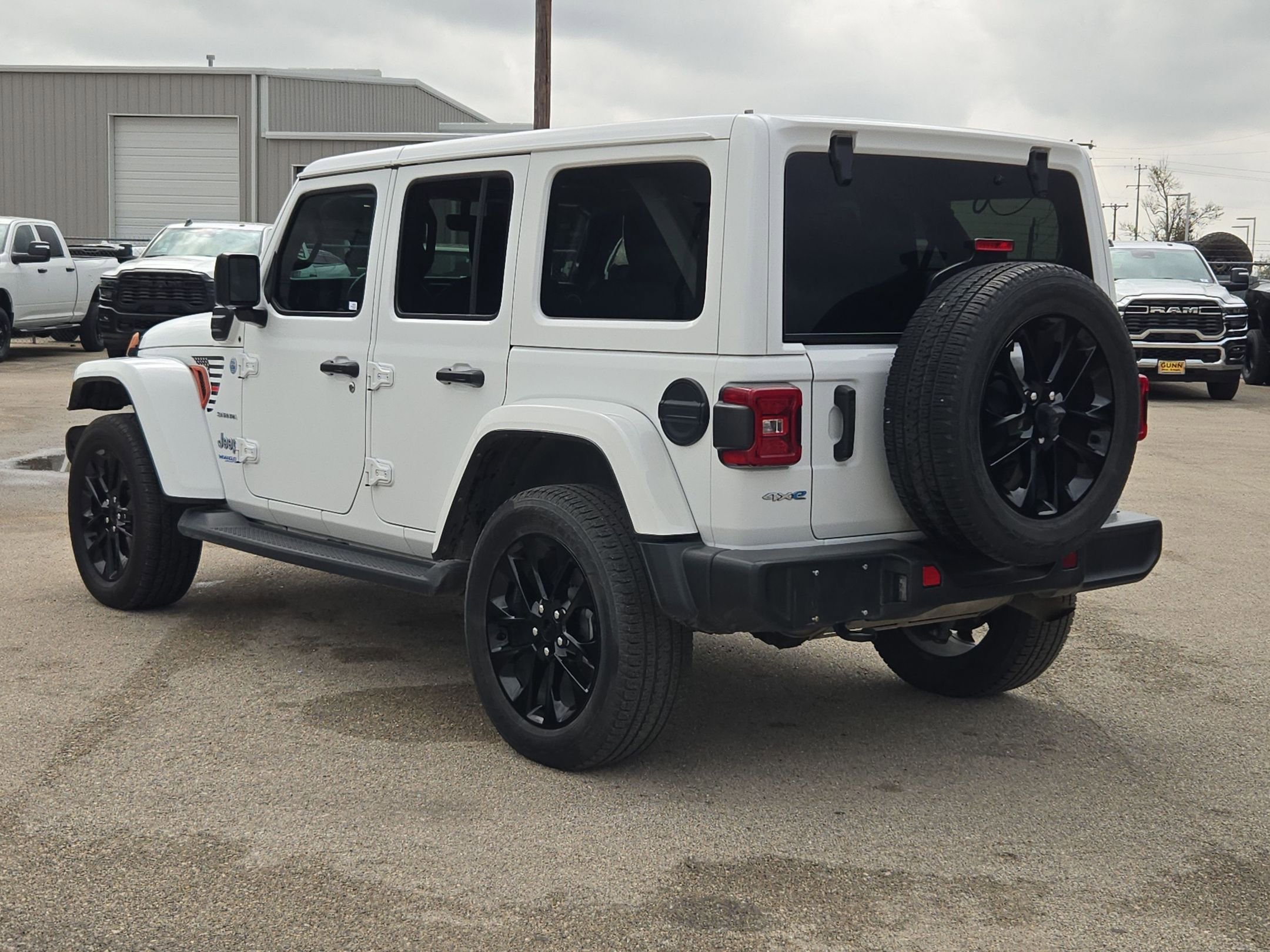 Used 2021 Jeep Wrangler Unlimited Sahara image 5