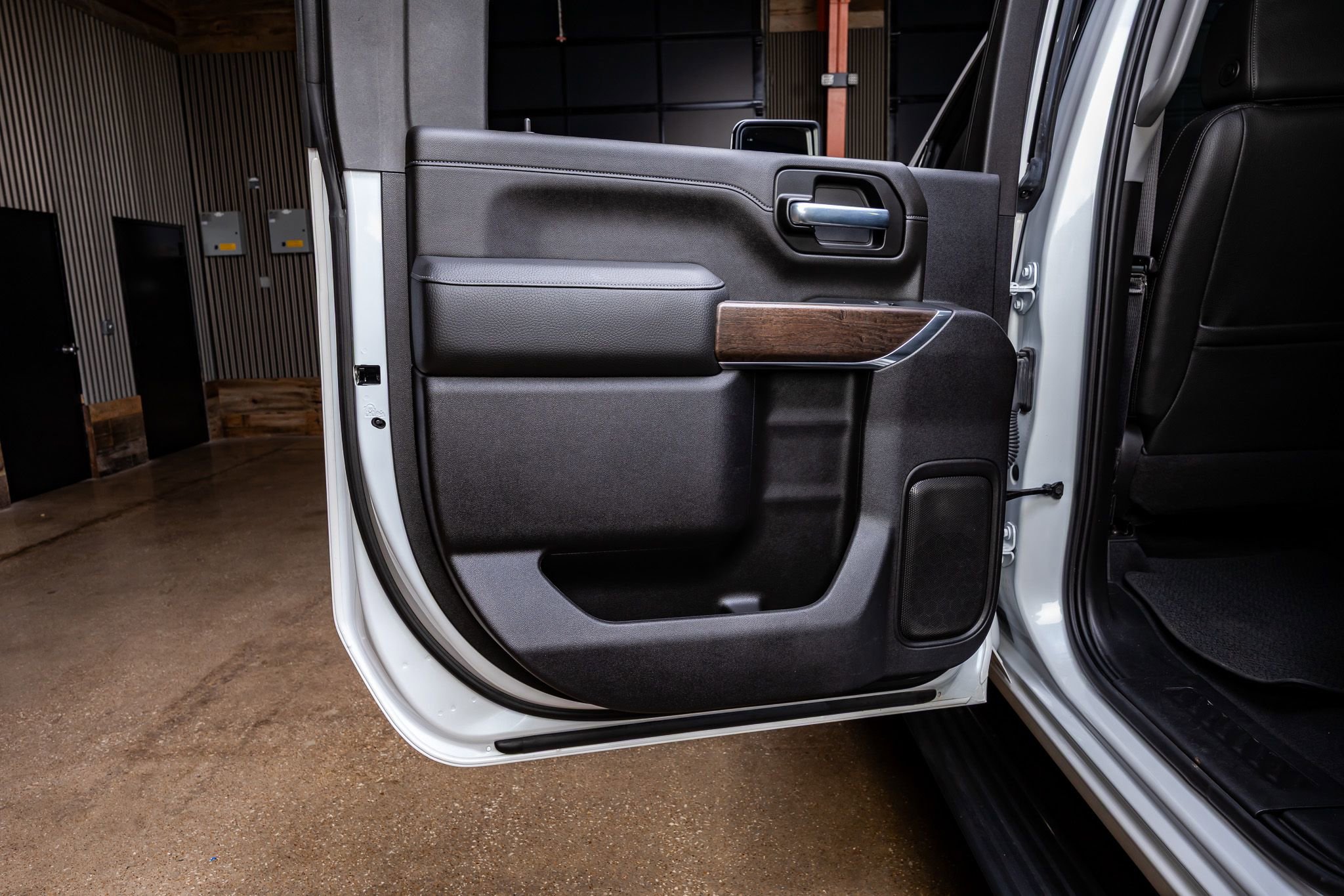 Used 2023 GMC Sierra 3500 Denali w/ Denali Ultimate Package image 38