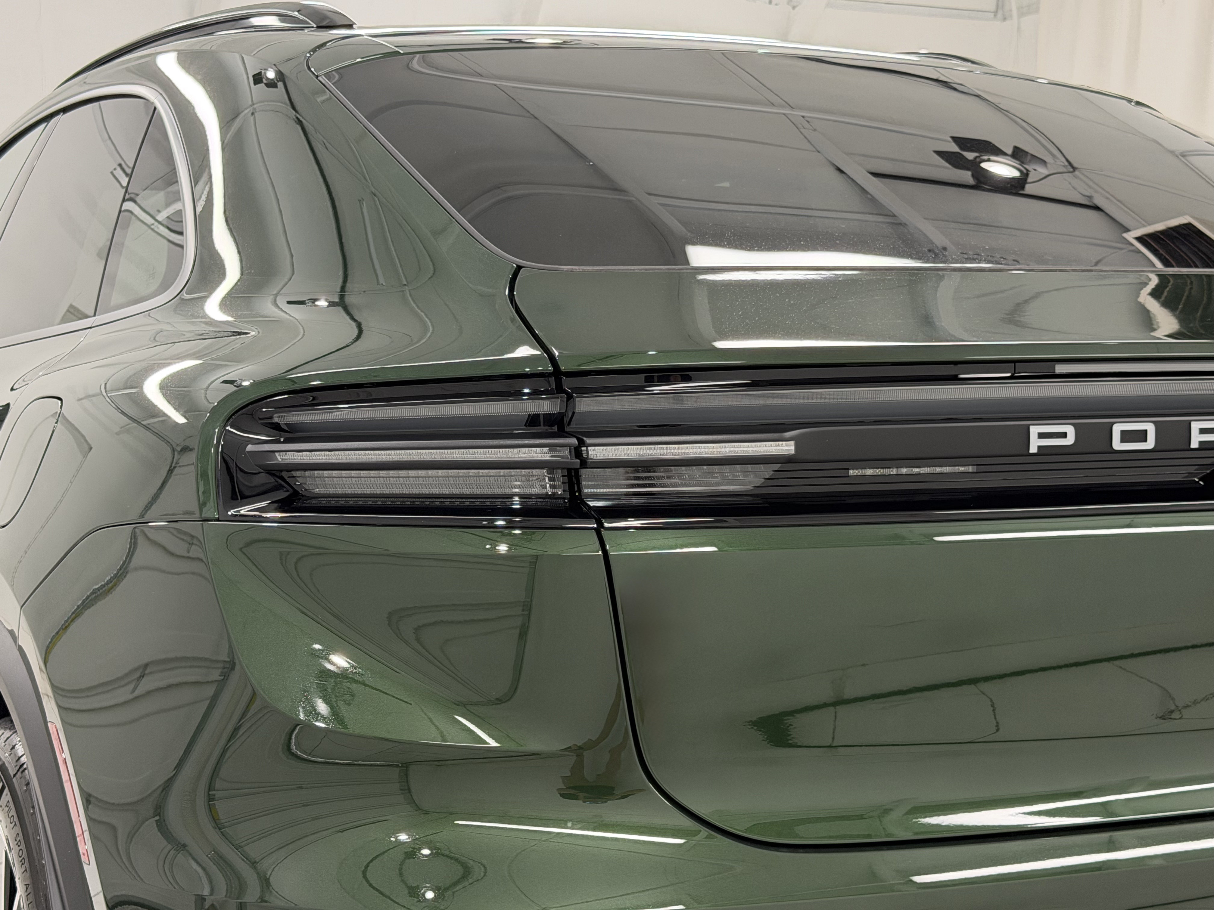 New 2026 Porsche Macan 4 Electric AWD/4WD image 18
