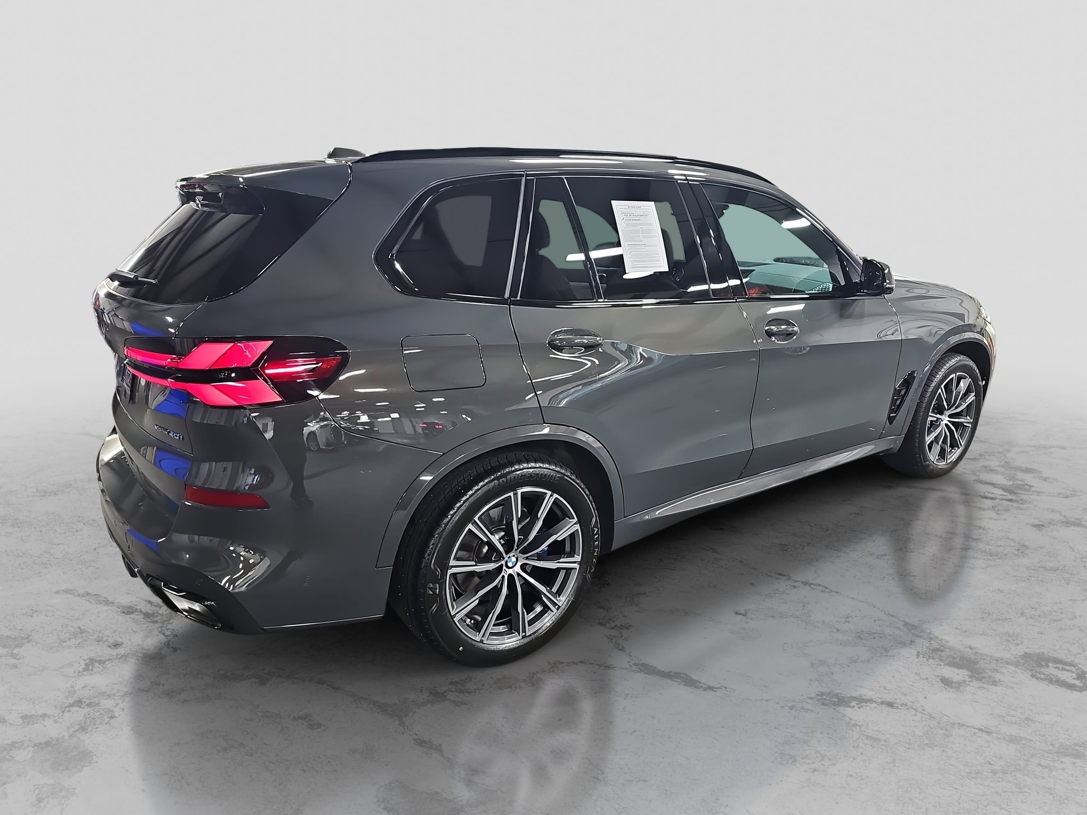 Used 2025 BMW X5 xDrive40i w/ M Sport Package image 5