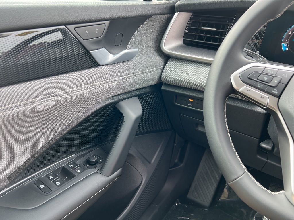 New 2026 Volkswagen Tiguan S FWD image 18
