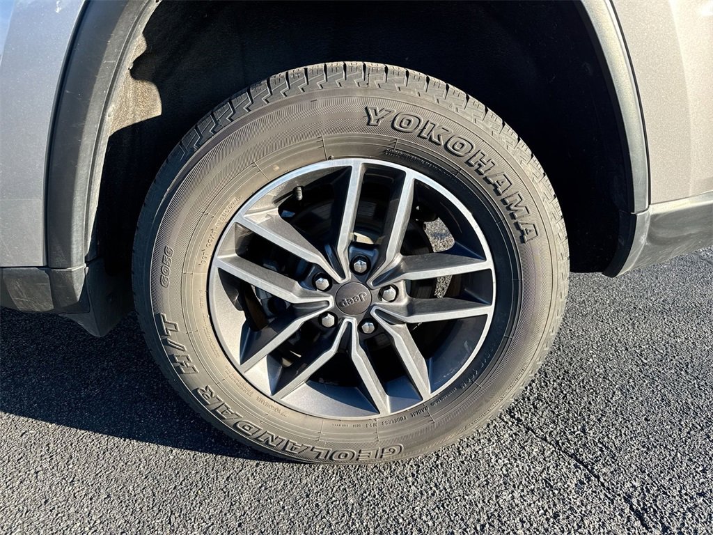 Used 2019 Jeep Grand Cherokee Limited w/ Luxury Group II image 28