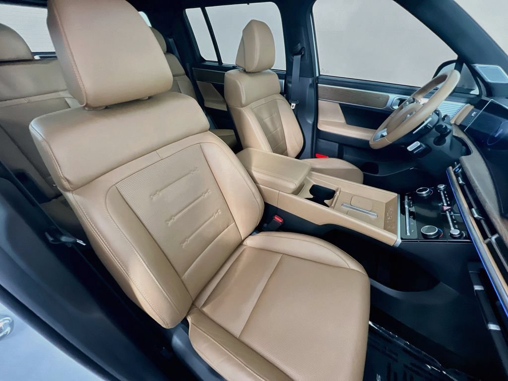 Certified 2025 Hyundai Santa Fe Limited AWD/4WD image 30