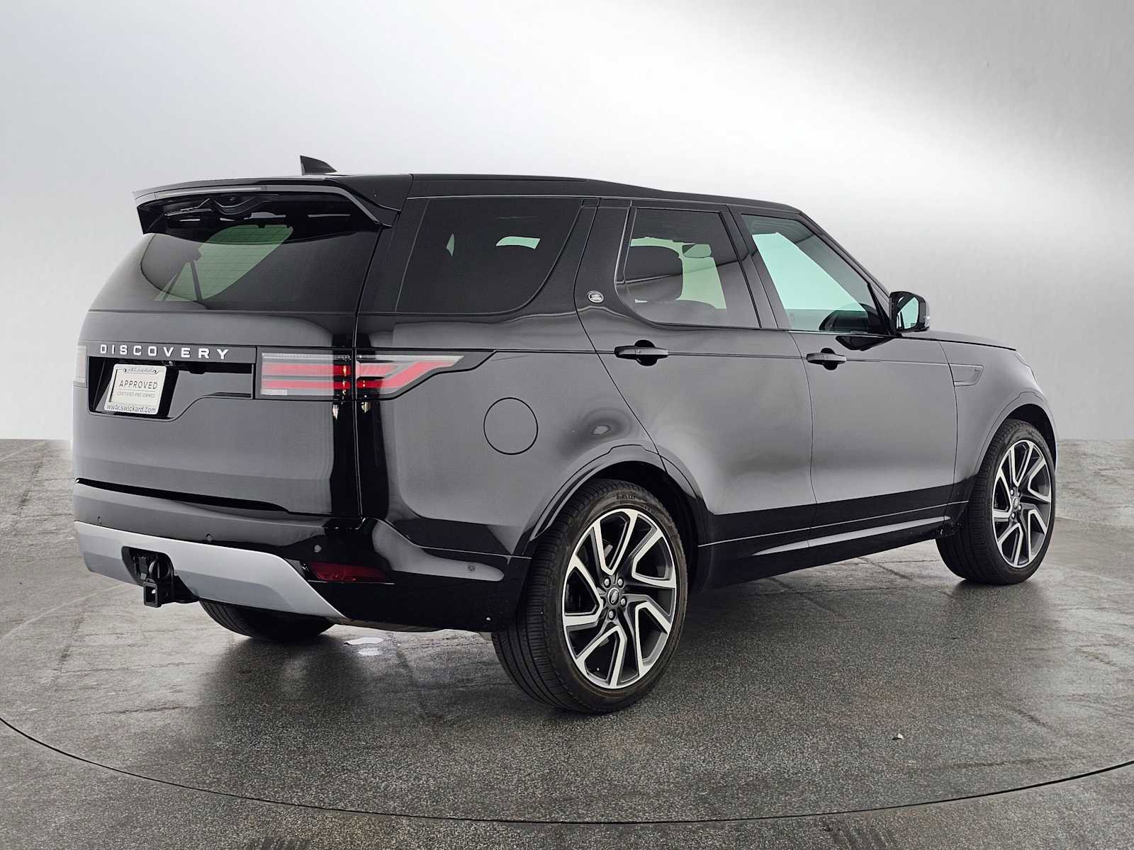 Used 2024 Land Rover Discovery Metropolitan Edition image 5