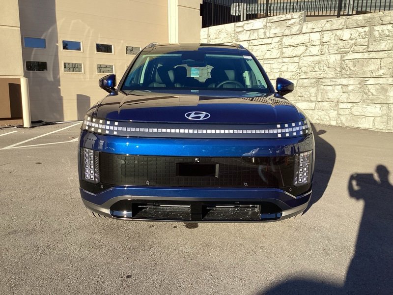 New 2026 Hyundai Ioniq 9 Calligraphy w/ Tow & Go Package image 2