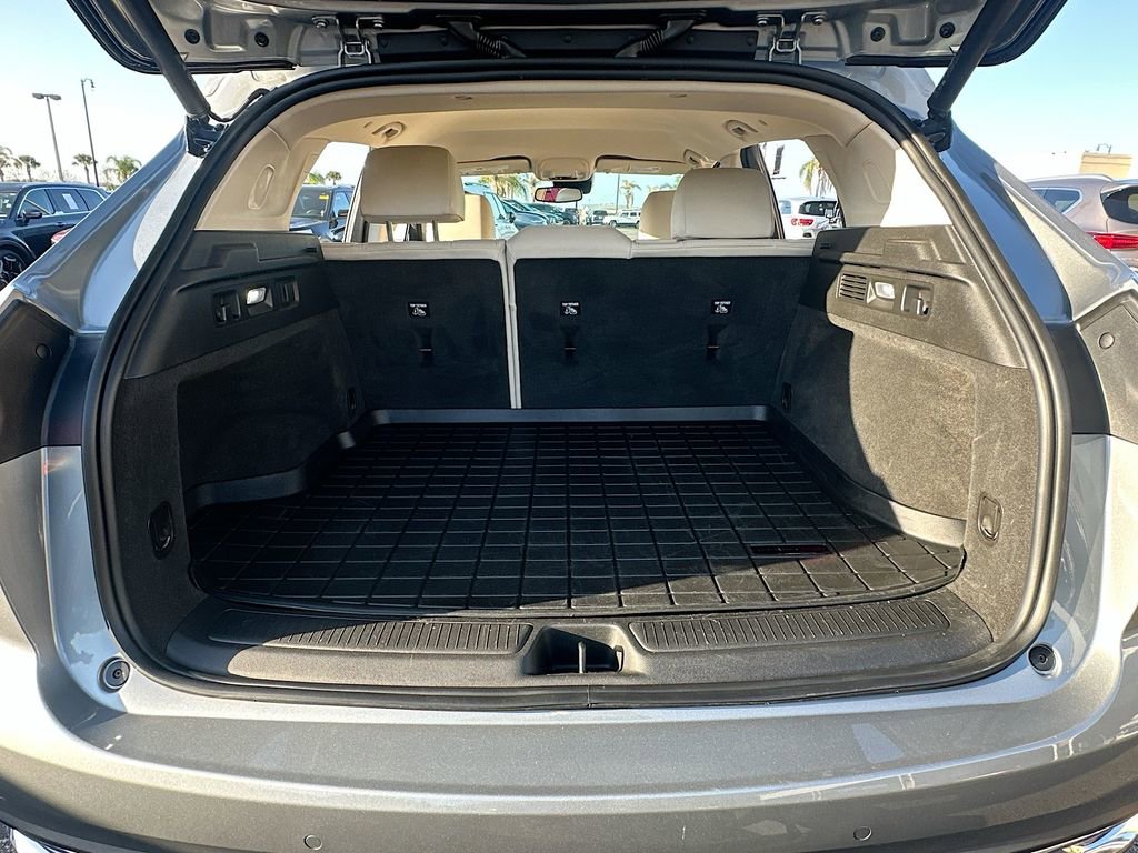 Used 2023 Buick Envision Essence image 24