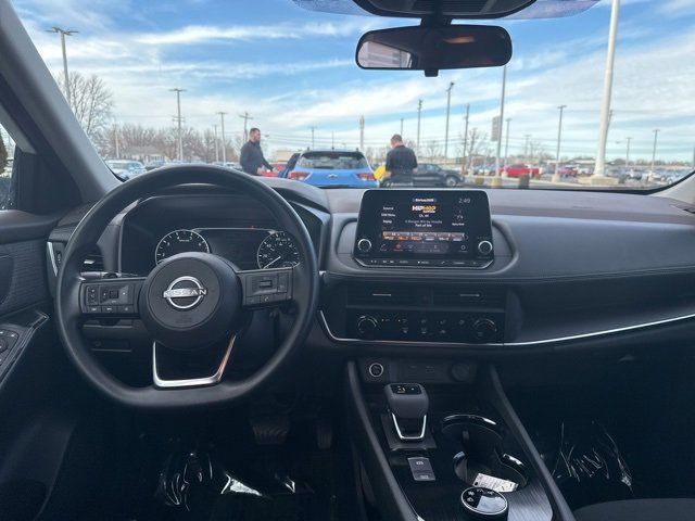 Used 2023 Nissan Rogue S image 12