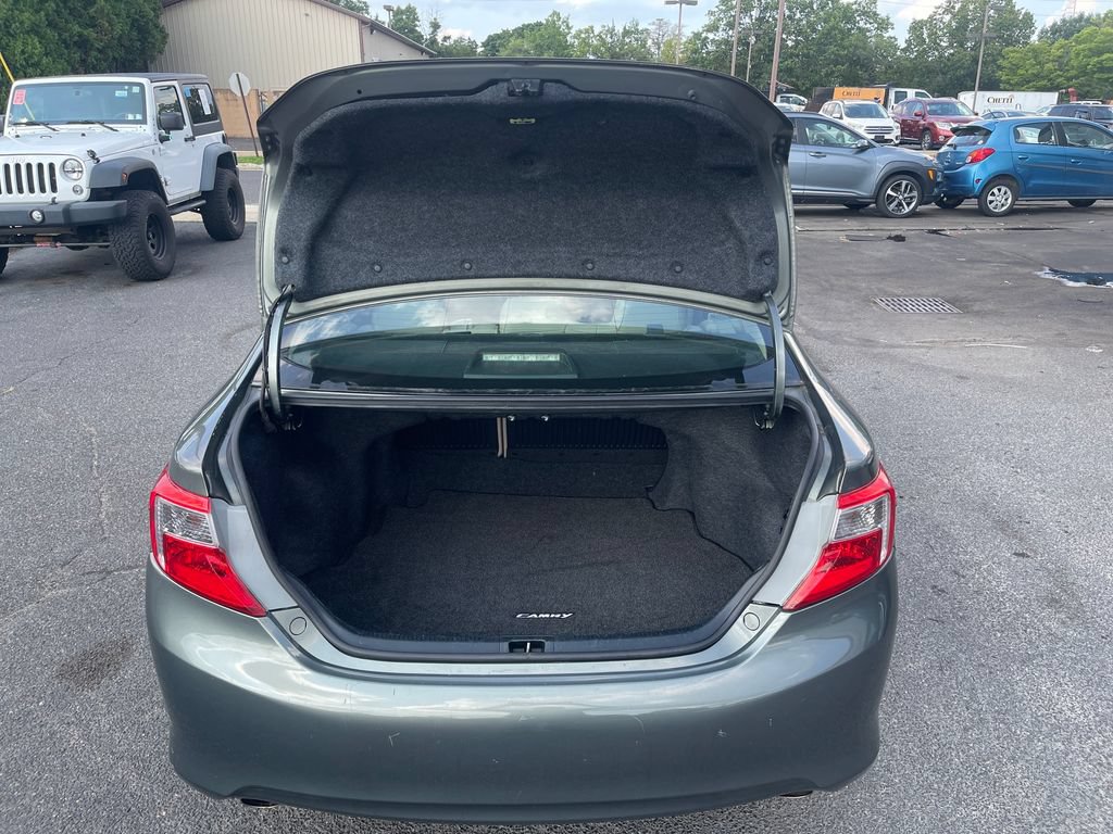 Used 2012 Toyota Camry XLE FWD image 18